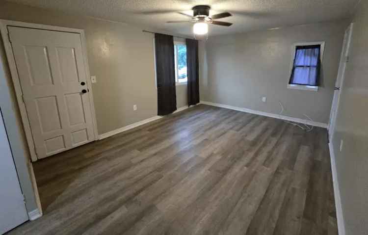 Rent Cozy Home with 2 Bedrooms in Bradenton FL with Modern Amenities