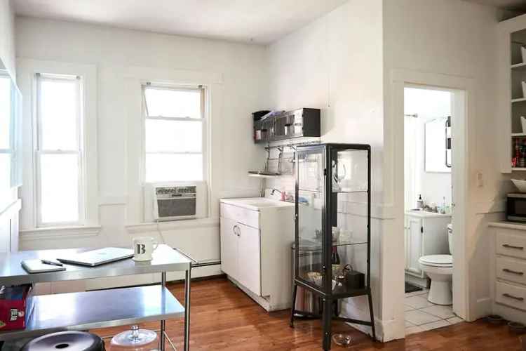 No Fee Rent 1 Bedroom Apartment Near Kendall Square with Hardwood Floors