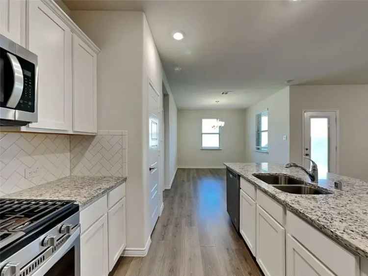 Rent Home with Gourmet Kitchen and Ensuite in a Pet-Friendly Environment