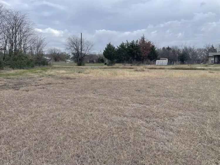 Buy Vacant Land for Dream Home Near Downtown with Nature's Beauty