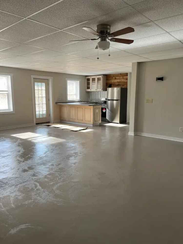 Rent Remodeled Apartment in Quiet Location with Garden Access