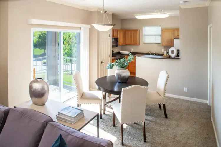 Rent Spacious Apartments with Luxurious Features Near Shopping in Omaha