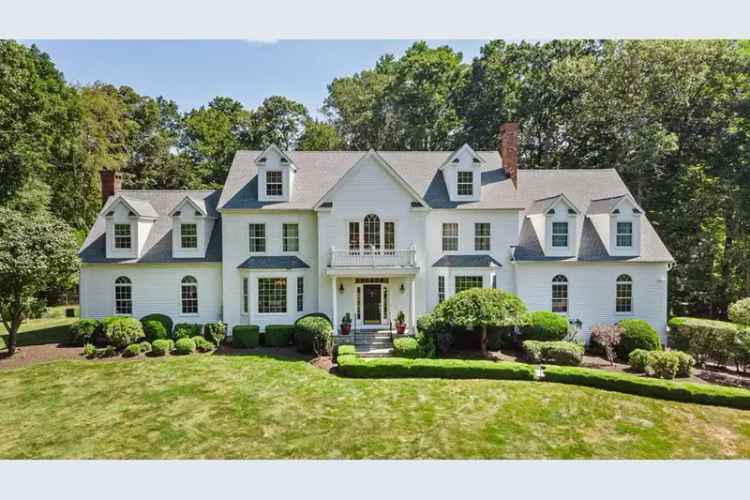 Rent a Luxurious House in Easton with Pool and Spacious Interiors