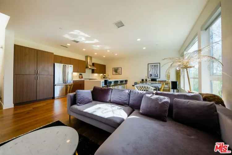 House For Sale in Los Angeles, California