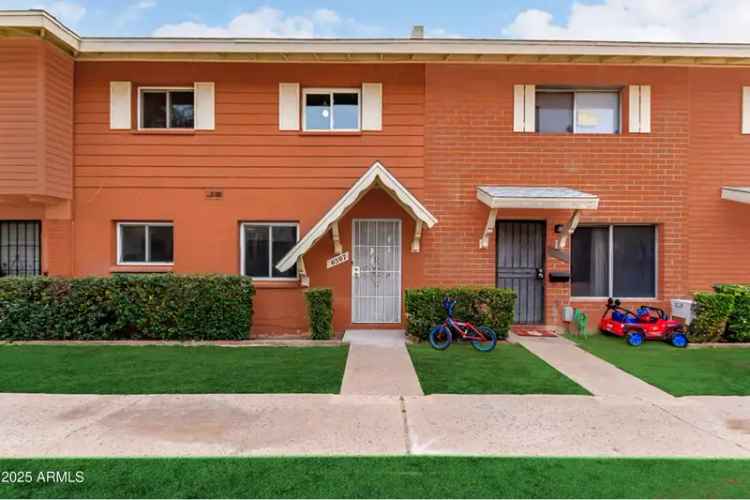 Buy Townhome in West Plaza with 3 Bedrooms and Pool Access