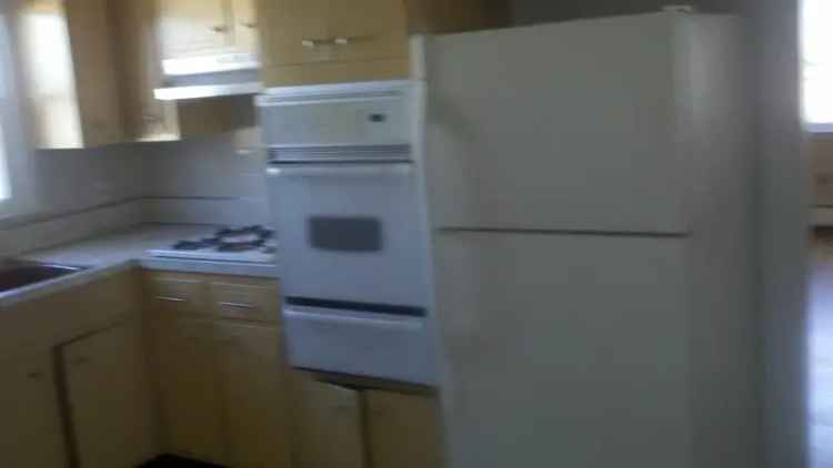 Rent Apartment Unit with 3 Bedrooms in Prime Location