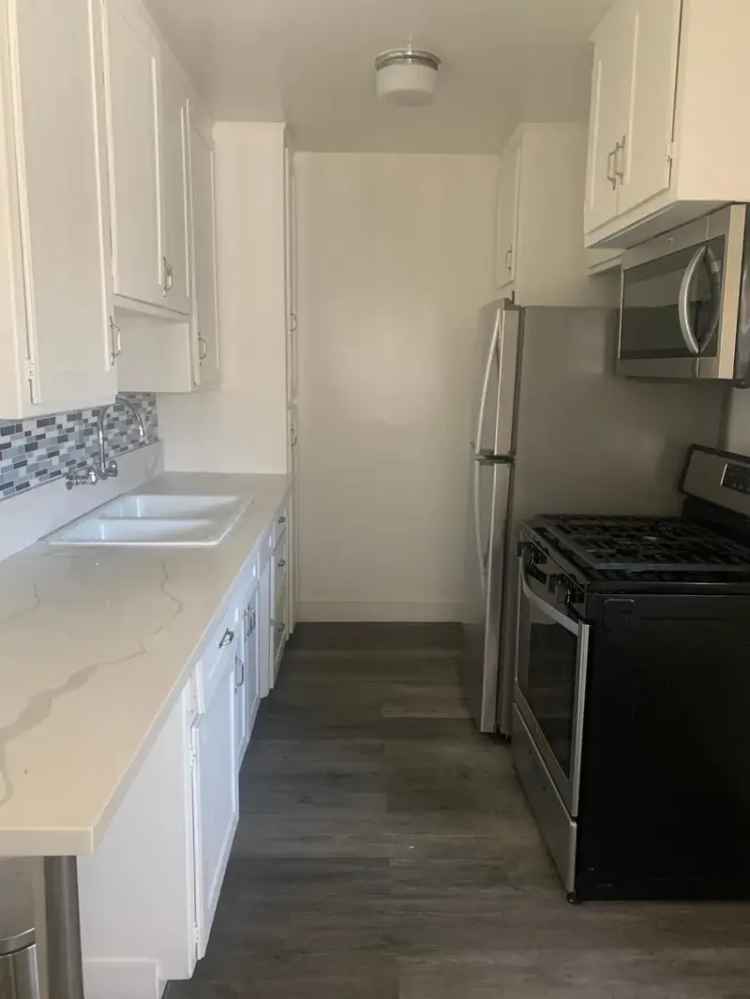 First Floor Apartment Unit for Rent in Westside with Modern Features