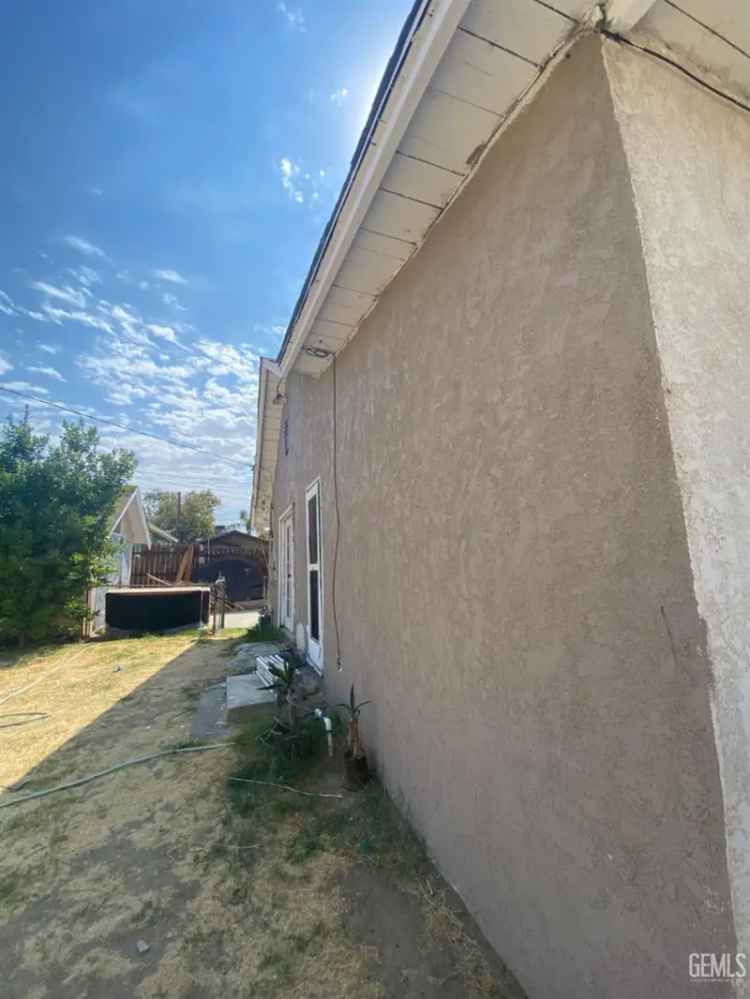 House For Sale in 1620, Quincy Street, Bakersfield, California