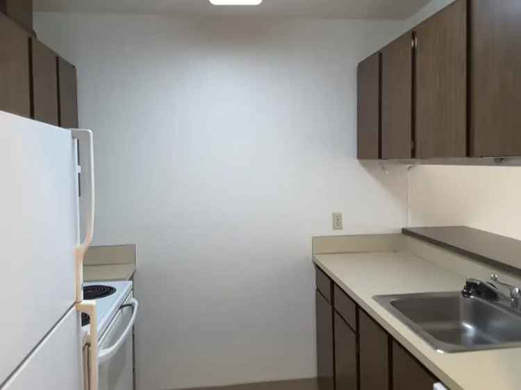 Rent 1 Bedroom Apartments in Pinehurst with Laundry Facility and Decks