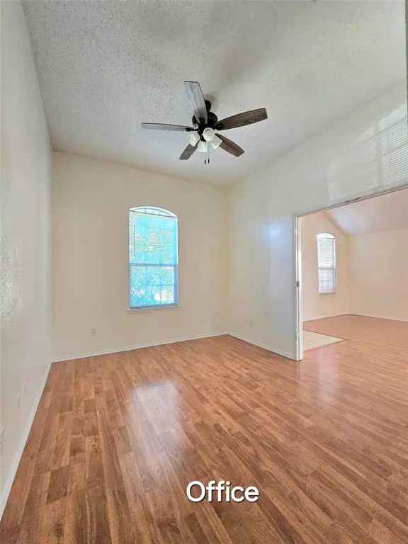 Rent Cute Home in Arlington with 3 Bedrooms and Huge Backyard