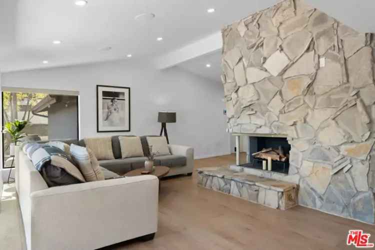 Rent Exquisite 3 Bedroom Home in Woodland Hills with Breathtaking Views