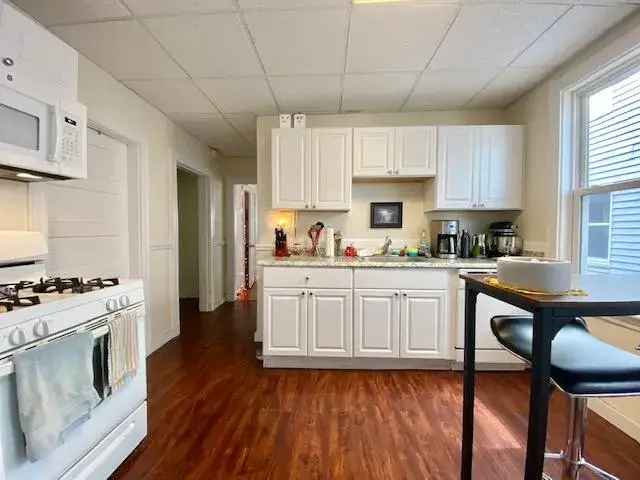 Rent Large 2 Bedroom Apartment Unit with All Amenities