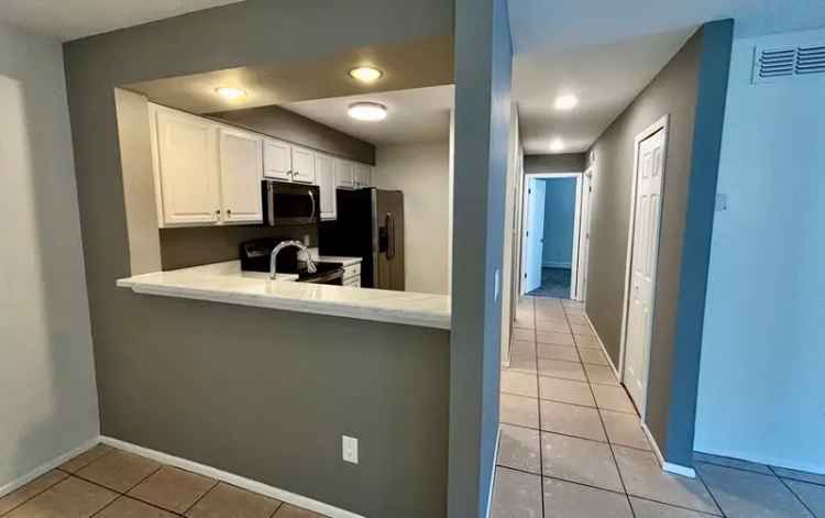 Rent 2 Bedroom Condo in Orlando with Modern Amenities and Gated Access