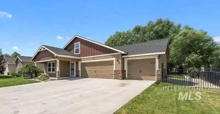 Rent Beautiful Single Level Home in Kuna with Backyard and Modern Amenities