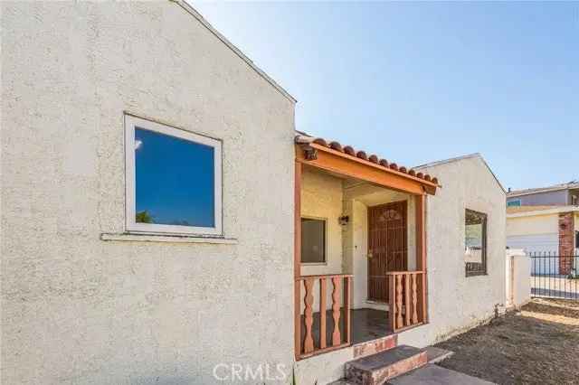 House For Sale in 1602, West 81st Street, Los Angeles, California