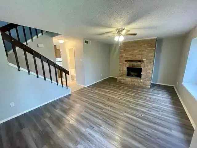 Rent Townhouse Near HEB Woodway with Twin Master Suites and Patio