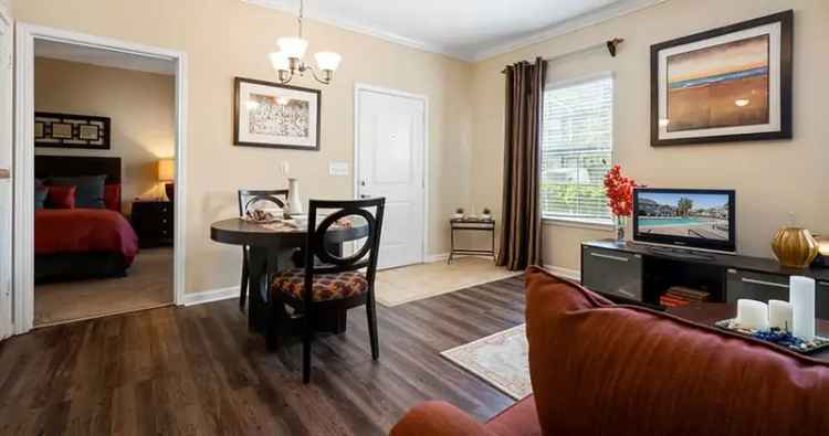 Rent Upscale Apartments at The Arlington Spanish Fort AL with Amenities