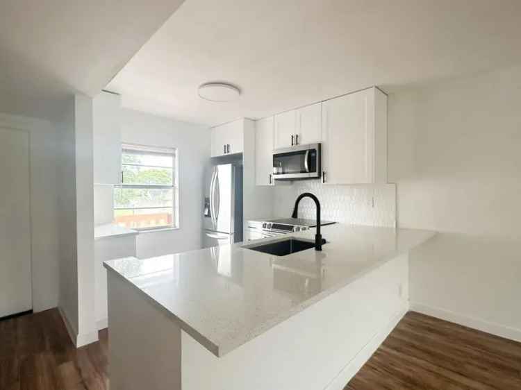 Rent 2 Bedroom Condo with Modern Features in Boca