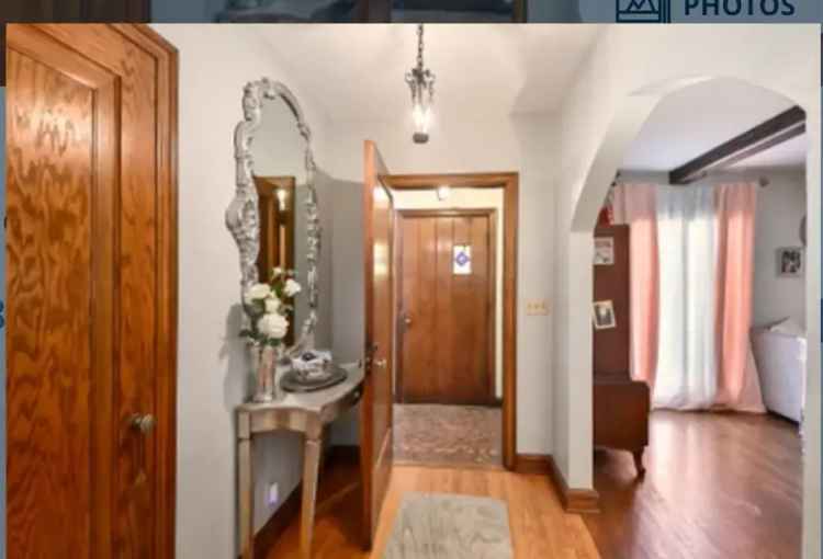 Rent Shorewood Townhouse with 3 Bedrooms and Charming Features