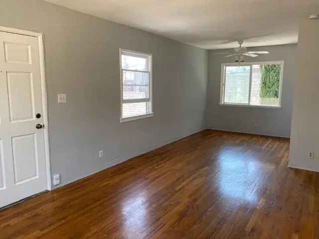 Rent Triplex Unit in Quaint Neighborhood Near Ventura Blvd