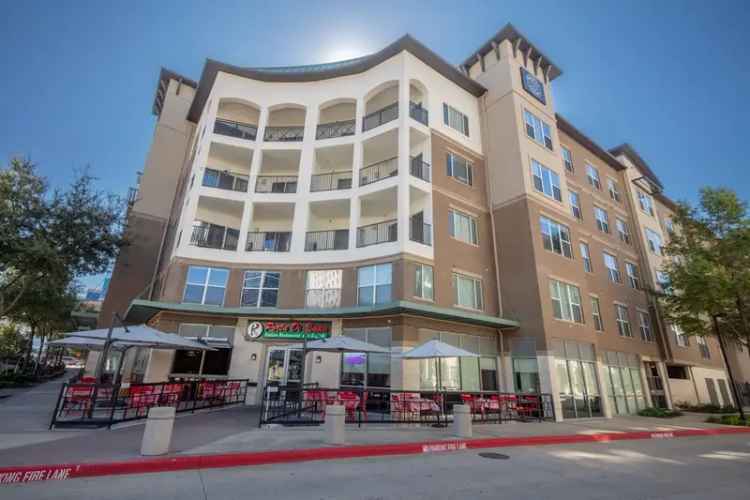 Rent Apartments at Galatyn Station in Richardson with Luxury Amenities