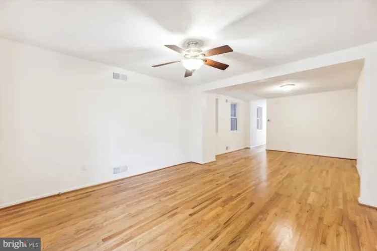 House For Sale in 128, 11th Street Northeast, Washington, District of Columbia