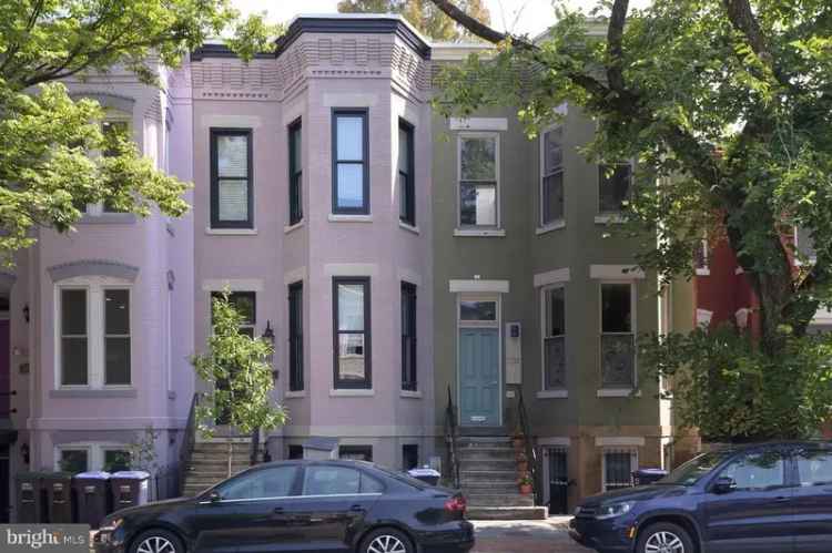 House For Sale in 332, 11th Street Southeast, Washington, District of Columbia