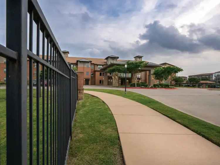 Rent Viceroy Apartments Grand Prairie TX with Resort Style Living