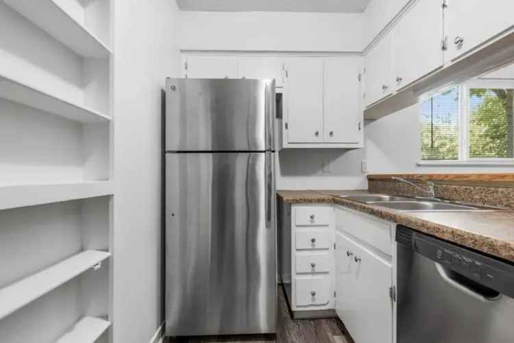 Rent Cozy Apartment Unit in Travis County with 1 Bedroom and 1 Bathroom