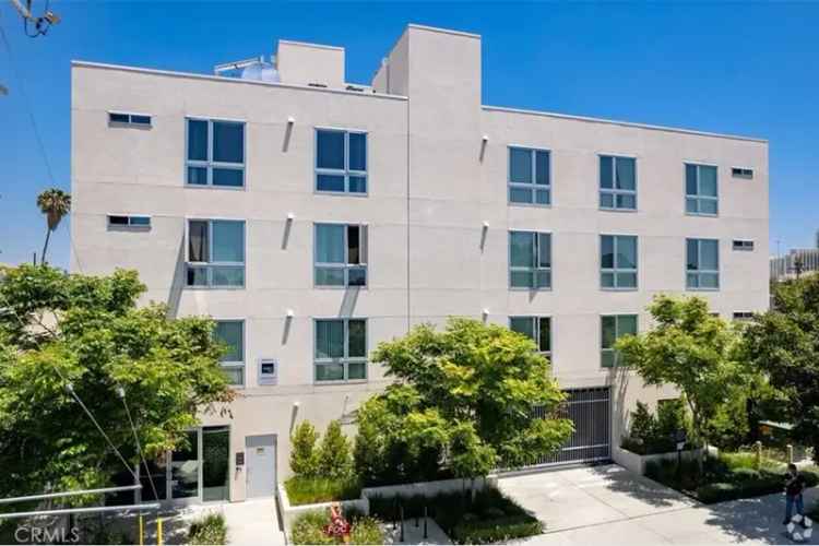 Buy apartment complex in Los Angeles with modern design and 27 units