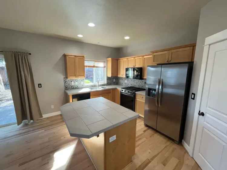 Rent Charming 4 Bedroom Home in NW Bend Oregon with Modern Features