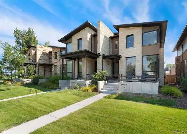 Rent Modern Townhome with Luxurious Finishes and Urban Style