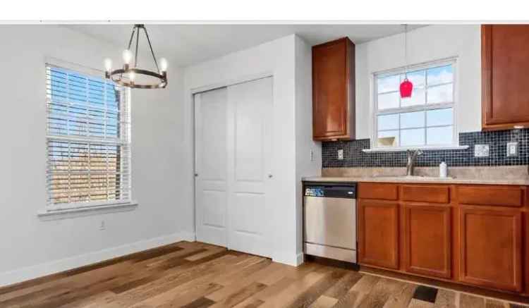 Rent two bedroom condo in Lake St. Louis with modern upgrades