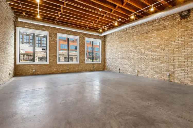 Rent Luxury Fulton Market Lofts Apartments with Exposed Brick Features