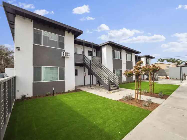 Rent Charle Square Apartments in Costa Mesa with Modern Features