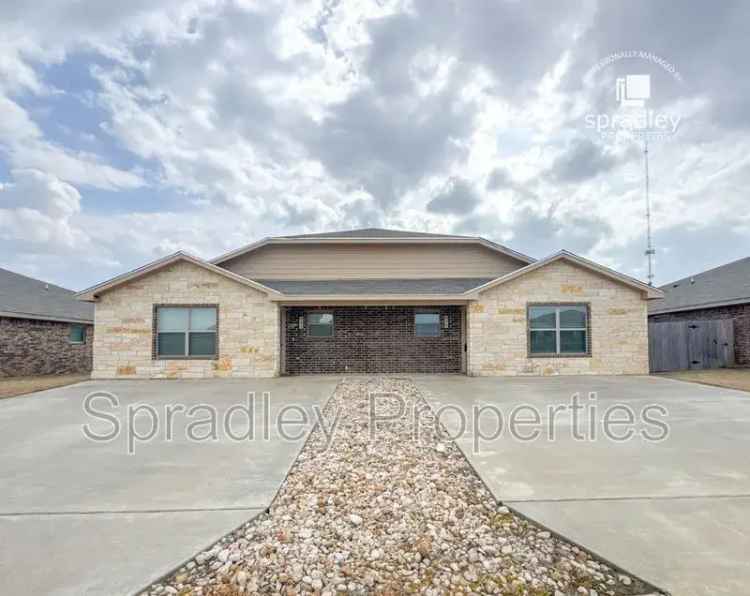 Rent Townhouse in Belton ISD with 3 Bedrooms and Spacious Features