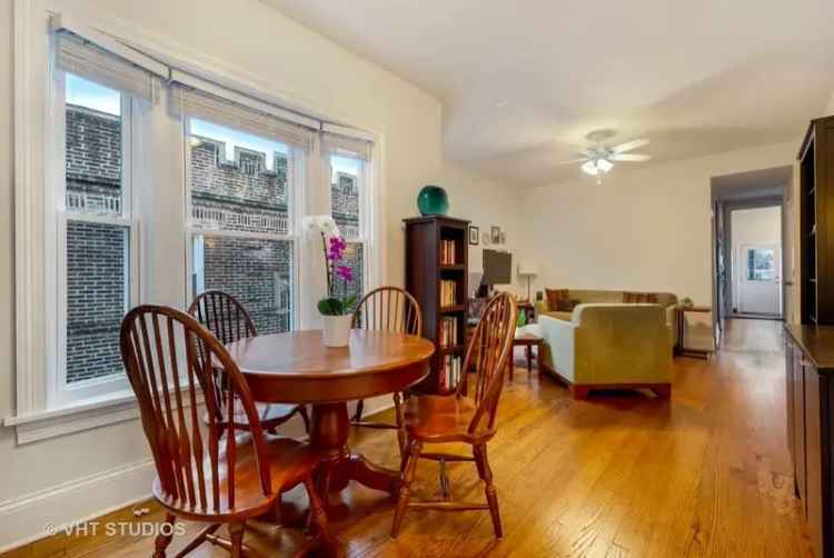 Rent Apartment Unit in Uptown with Private Porch and Modern Kitchen