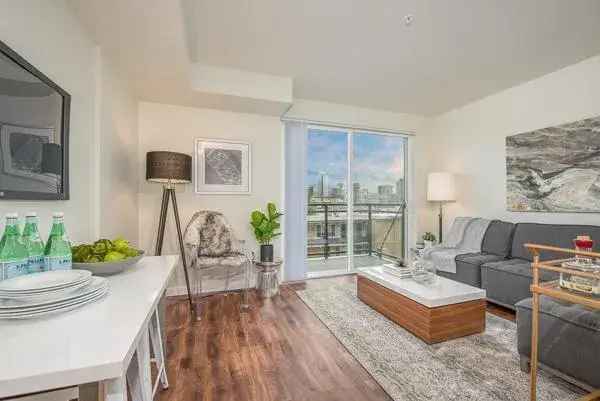 Rent Apartments in Seattle with City Views and Rooftop Deck