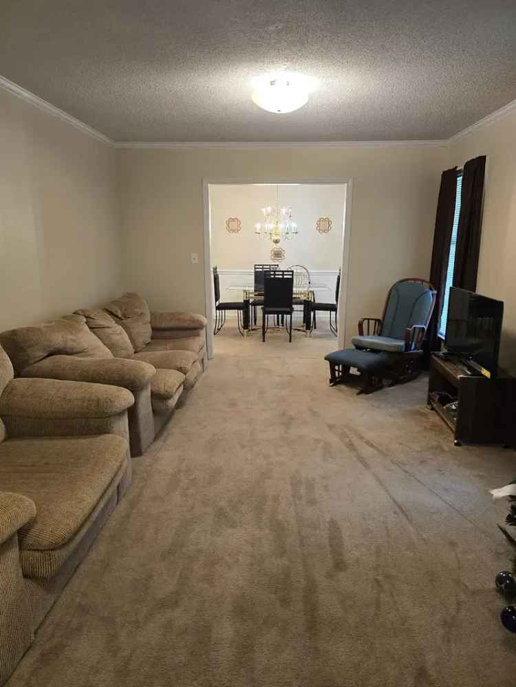 Rent 4 Bedroom Home Near Convention Center with Spacious Yard