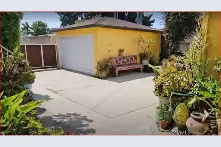 Investment opportunity buy apartment Mid City Los Angeles with garages