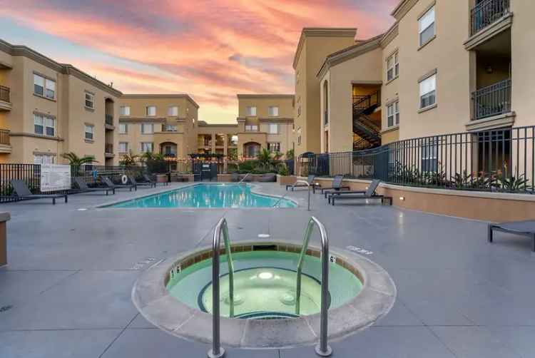 Rent Apartments at Pinnacle at Fullerton with Amenities