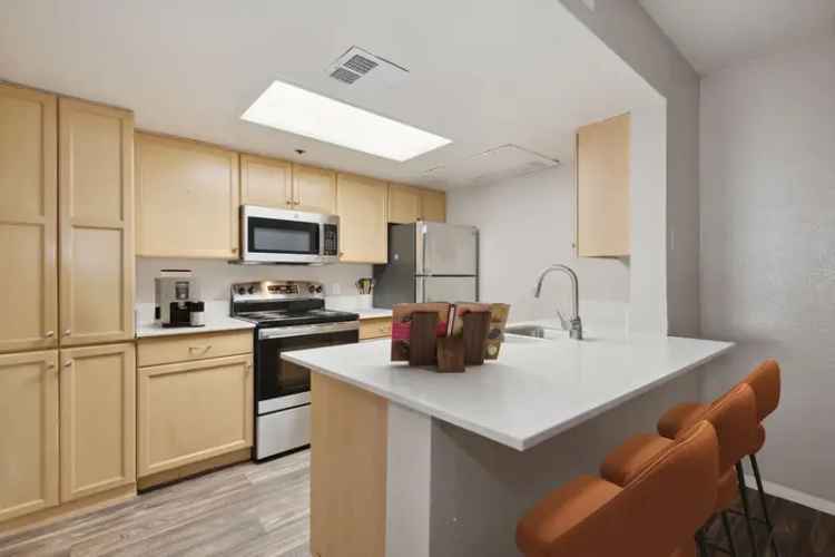 Rent Luxury Apartments in Tempe with Courtyard and Playground