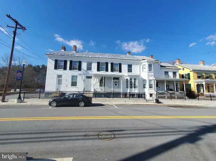 Rent Cute Apartment Unit with One Bedroom Near Park and Ballfield