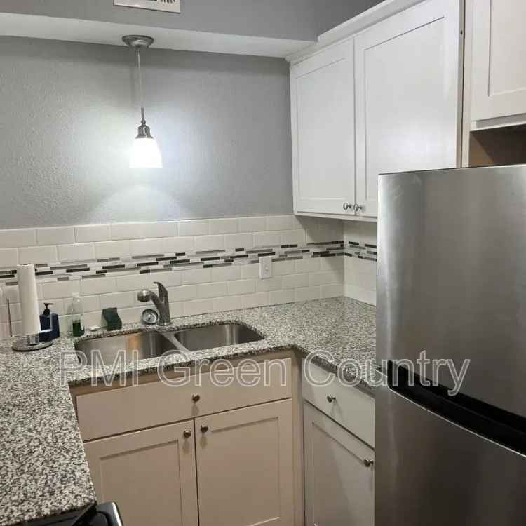 Rent One Bedroom Condo in Midtown with Pool Steps Away