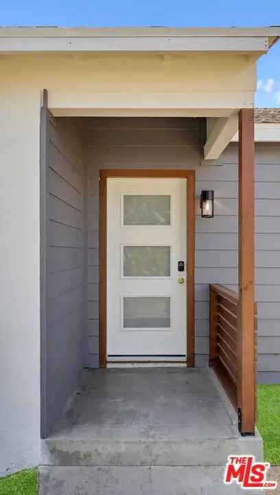 House For Sale in 6763, Case Avenue, Los Angeles, California