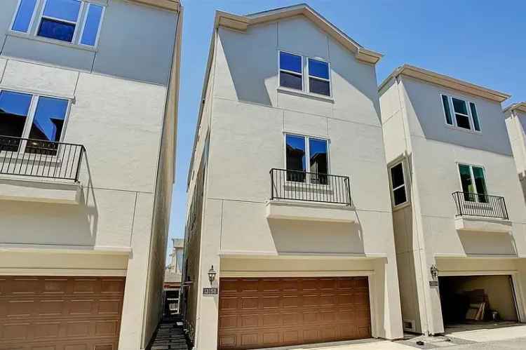 Rent Open Concept Home with Guest Suite in Gated Community