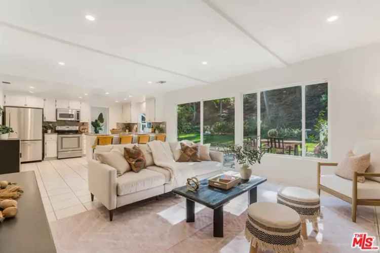 Buy House in Lake Encino with 5 Bedrooms and a Pool