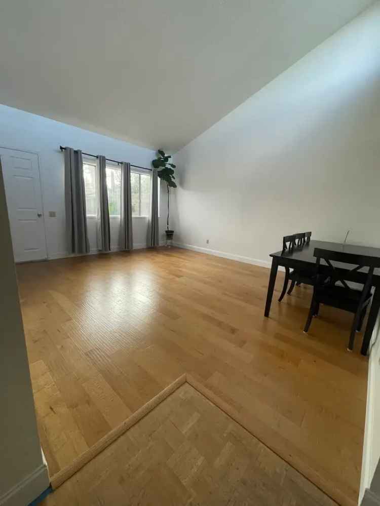 Rent Single Family Home Near 99 Freeway with 2 Bedrooms and 2 Bathrooms