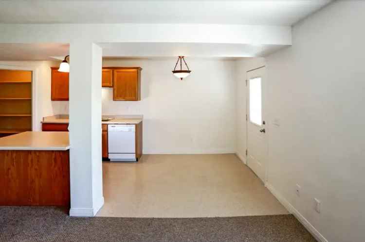 Rent Spacious Apartments with Garden View in Centerville