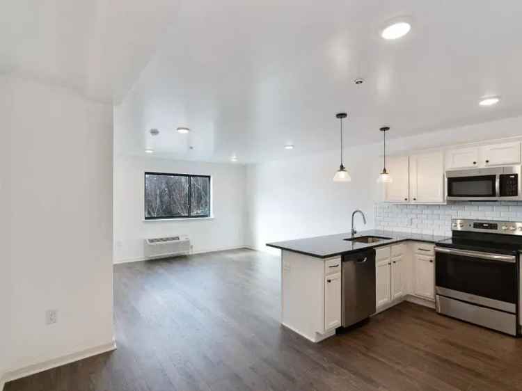 Rent Modern Apartments in Roxborough with Great Amenities